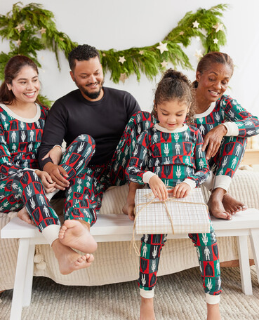 Matching Family Pajamas! (aka, a mom's dream come true!) - Hi Sugarplum!