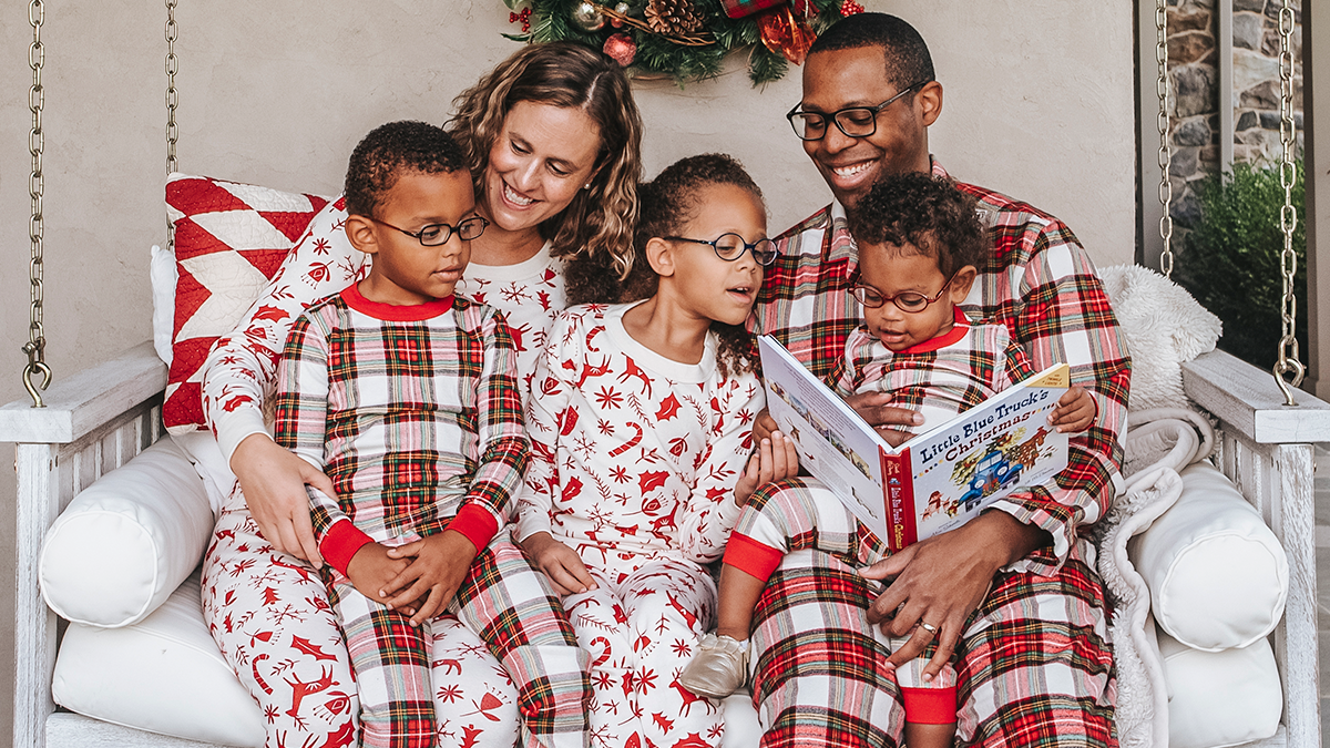 Mixing & Matching Holiday Pajamas for Couples and Families | Blog | Hanna  Andersson